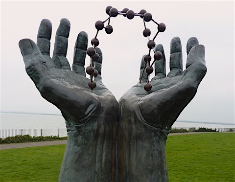 hands_sculpture